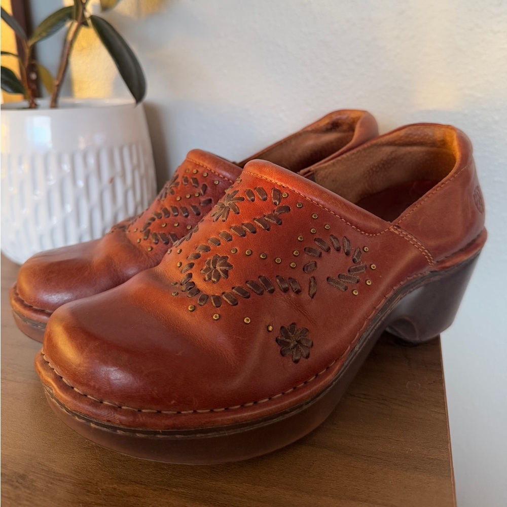 Ariat Brown Leather Clogs Women’s Floral Studded Slip On Shoes 7.5 US Coquette